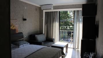 Luxury Double Room, 1 Queen Bed with Sofa bed, Balcony, Partial Sea View | 1 bedroom, hypo-allergenic bedding, laptop workspace, blackout curtains