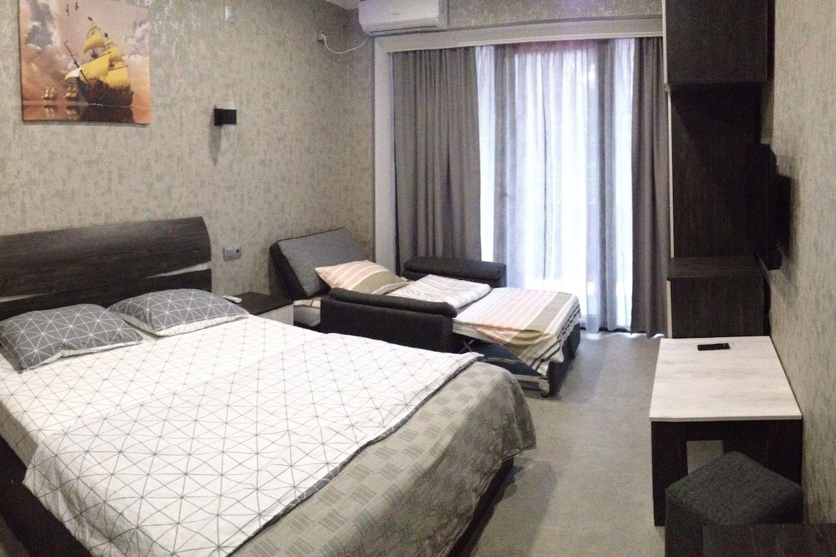 Luxury Double Room, 1 Queen Bed with Sofa bed, Balcony, Partial Sea View | Hypo-allergenic bedding available, laptop workspace, blackout drapes