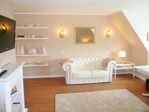 Unclassified image, 4 of 13, button