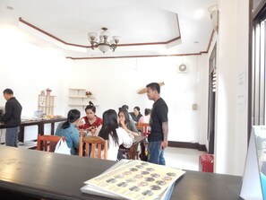 Meja sambut tetamu