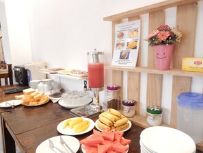 Free daily continental breakfast - Vang Vieng Camellia Hotel (Vang Vieng)