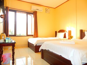 Standard Twin Room | Dilengkapkan perabot secara berasingan, meja, Wi-fi percuma 