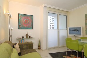 TV - App. Ottsen - Directly opposite the "Sylter Welle" in the Haus At app. Ottsen - Directly opposite the (Sylt)