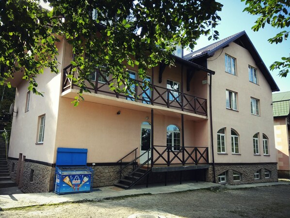 Fachada de la propiedad