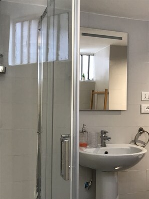 Bathroom shower - Dimora San Camillo (Catania)