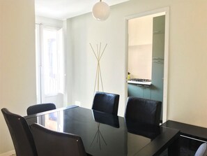 Apartment, 3 Bedrooms | Ruang makan