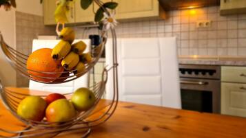 Fridge, microwave, oven, coffee/tea maker