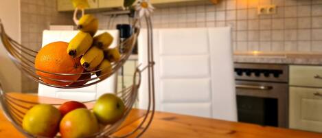 Fridge, microwave, oven, coffee/tea maker