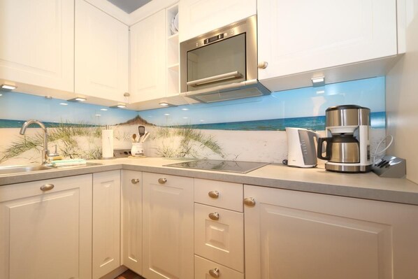 Jääkaappi, mikroaaltouuni