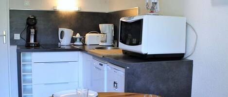 Kühlschrank, Mikrowelle, Geschirrspüler