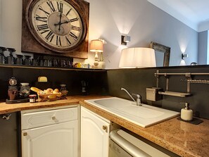 冷蔵庫、電子レンジ、オーブン、食器洗い機