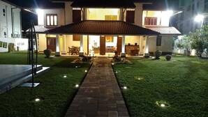 Front of property - SEA VILLA NEGOMBO (Negombo)