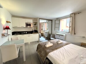 Fer et planche à repasser, Wi-Fi gratuit, draps fournis