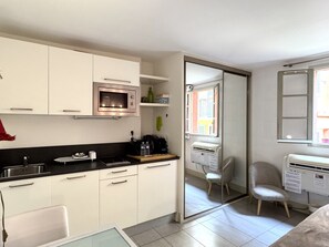 Fridge, microwave, dishwasher, coffee/tea maker