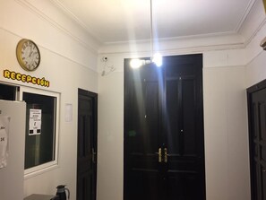 Interior - Arta Hostal (Madrid)