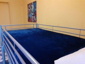 Family Quadruple Room (1) | Free WiFi - Arta Hostal (Madrid)