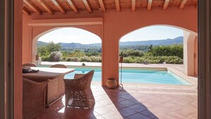 Pool - Beautiful home in Pierrerue (Pierrerue)