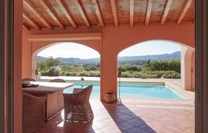 Et oppvarmet basseng