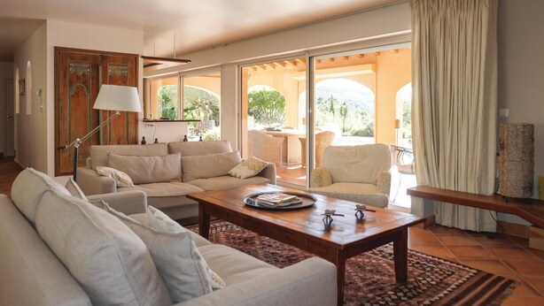 Living area - Beautiful home in Pierrerue (Pierrerue)