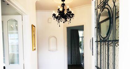 Central & StylishTauranga Home with separate we flat option
