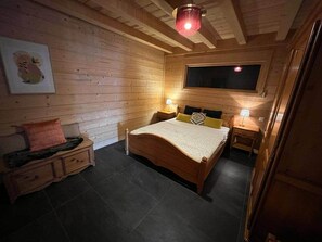 6 chambres, fer et planche à repasser, lit parapluie, Wi-Fi gratuit