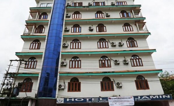 Mặt tiền nơi lưu trú