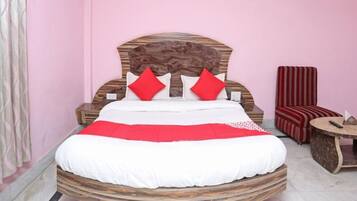 Deluxe Room | In-room safe, desk, laptop workspace, blackout curtains