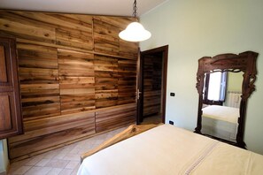 3 chambres, fer et planche à repasser, Wi-Fi, draps fournis