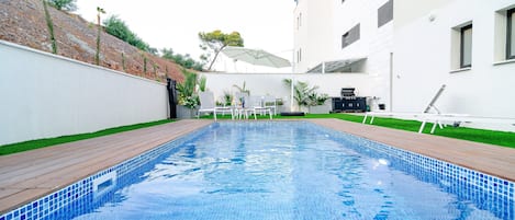 Piscina all'aperto, una piscina riscaldata