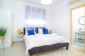 4 habitaciones, insonorización y tabla de planchar con plancha 