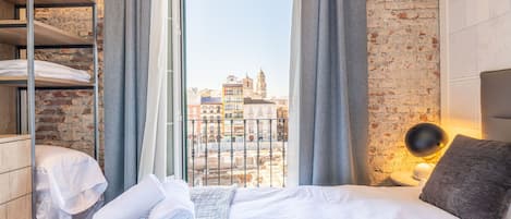 Standard Apartment, City View | 1 bilik tidur, peralatan tempat tidur premium, gebar bulu kapas