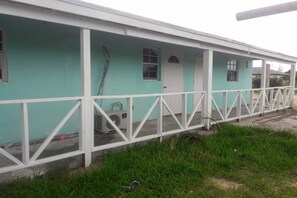 Exterior detail - Quiet getaway relaxing seaside getaway (NASSAU)