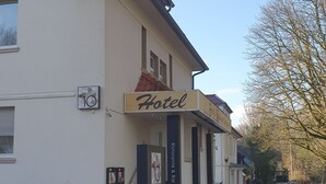 A building with a sign reading "Hotel" and a number "10" above it. - Hotel Gartenstadt (Dortmund)