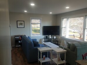 Smart TV - Comfortable, Close to Town Home, with Oceanview. (Owls Head)