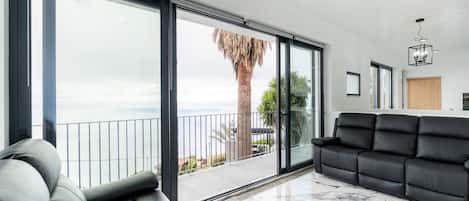 Smart-TV, DVD-spiller og filmbibliotek