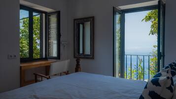 3 bedrooms, in-room safe, iron/ironing board, travel crib