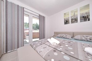 5 chambres, fer et planche à repasser, Wi-Fi, draps fournis