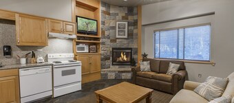 Brighton Chalets Alpenglow by Cottonwood Lodging