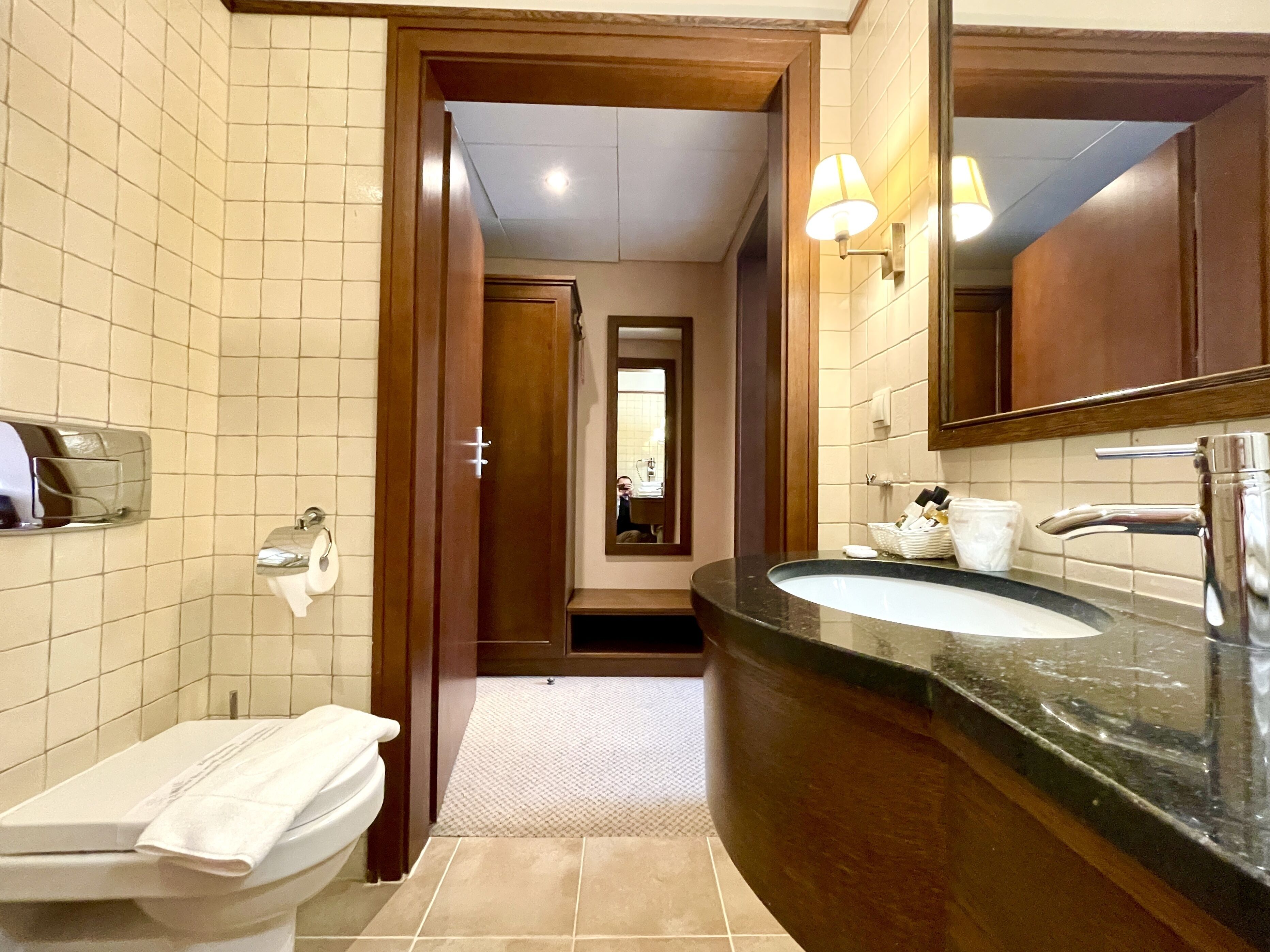 deluxe twin room | bathroom | shower, free toiletries, hair dryer, towels