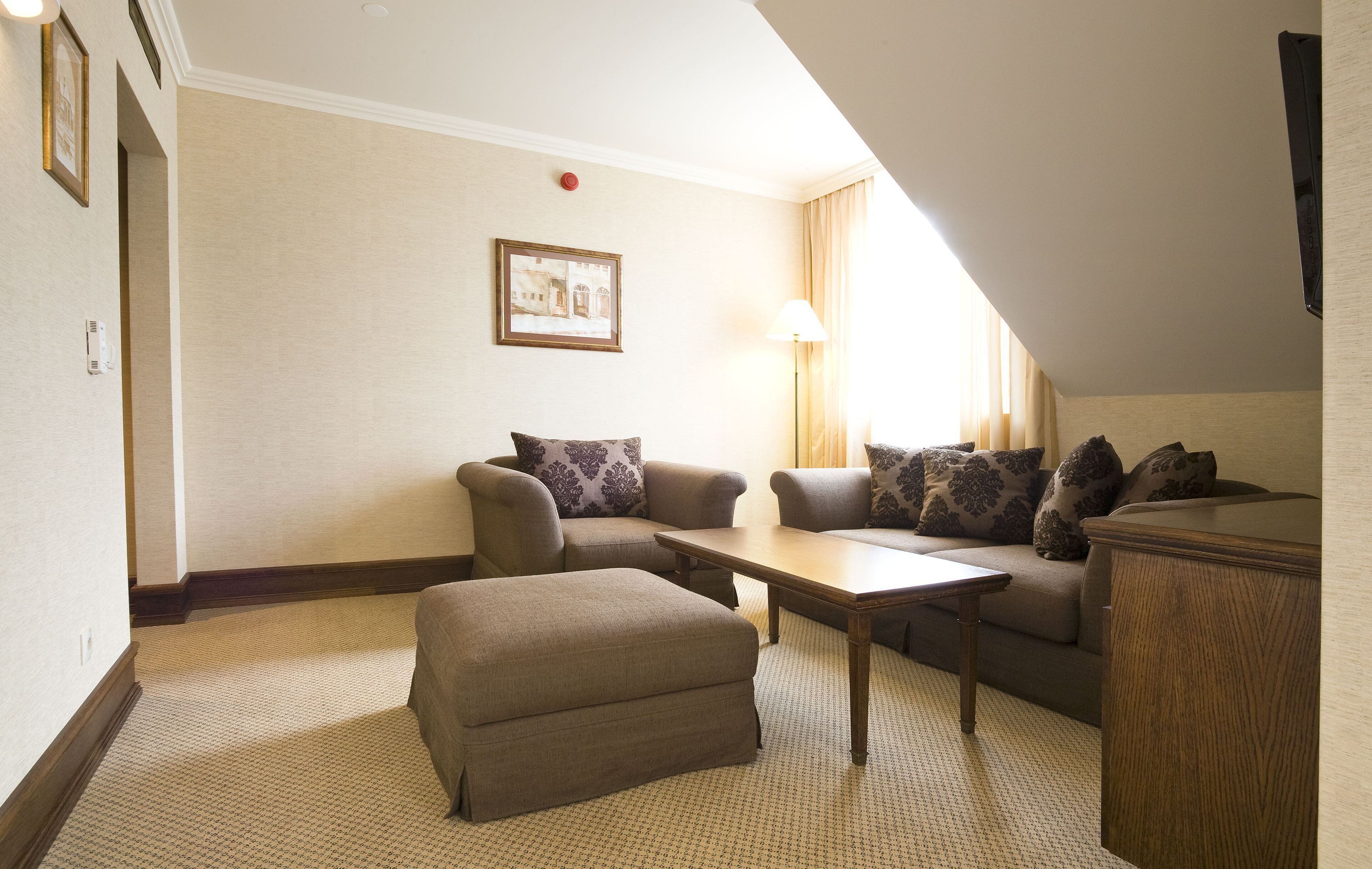 apartment | living area | 26-inch lcd tv with cable channels, tv