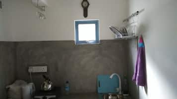 Fridge, stovetop, coffee/tea maker, electric kettle