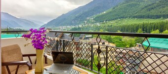 Hotel Monarch Residency Manali