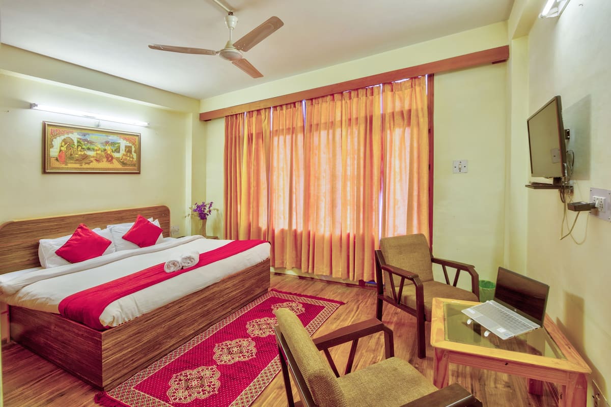 Executive Room | 1 bilik tidur, bar mini, peti besi dalam bilik, meja