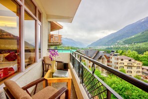 Terrace/patio - Hotel Monarch Residency Manali (Manali)