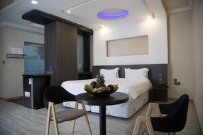 Deluxe Suite | Minibar, blackout drapes, rollaway beds, free WiFi - Wells Villa (Mombasa)