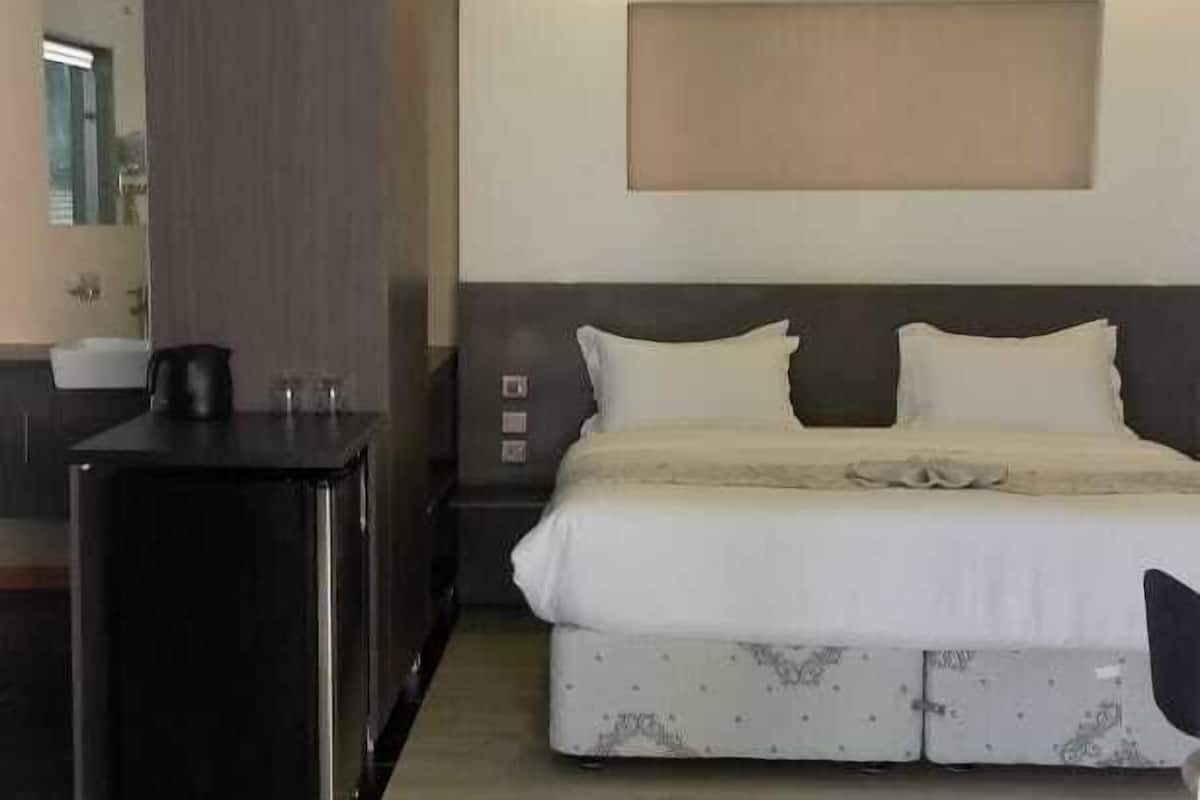 Habitación doble superior | 1 habitación, minibar, cortinas blackout y camas extra