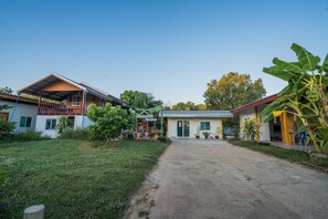 Casa Grand | Área de desayuno | Desayuno de cocina local todos los días (con cargo)