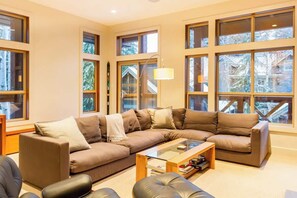 Smart TV, fireplace, offices