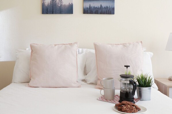 4 habitaciones, insonorización, tabla de planchar con plancha y wifi