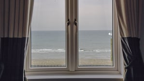 A window with a view of a beach. - The Strand Hotel, the former residence of Oscar Wilde (Bray)